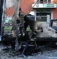 Destroços de caminhão queimado em frente a batalhão de polícia após assalto a banco em Criciúma (SC)
01/12/2020
REUTERS/Guilherme Ferreira  Foto: Reuters