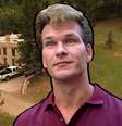 O desencarnado Sam, de ‘Ghost’, transformou Patrick Swayze em ídolo mundial  Foto: Divulgação