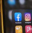 Facebook e Instagram no celular (Imagem: Tecnoblog)  Foto: Tecnoblog