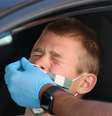 Hugo Boserup, de 22 anos, é submetido a teste de Covid-19 em Malibu, na Califórnia
02/12/2020
REUTERS/Lucy Nicholson  Foto: Reuters