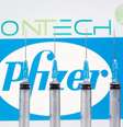 Seringas em frente aos logos da Pfizer e da BioNTech em foto de ilustração
10/11/2020 REUTERS/Dado Ruvic  Foto: Reuters