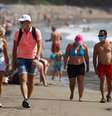 Pessoas de máscara em praia das Ilhas Canárias
14/08/2020
REUTERS/Borja Suarez  Foto: Reuters