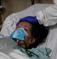 Paciente com Covid-19 é tratada em hospital em Chicago
02/12/2020
REUTERS/Shannon Stapleton  Foto: Reuters