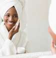 Produtos para skincare: 5 itens que não podem faltar no seu nécessaire  Foto: Shutterstock / Alto Astral