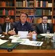 Durante live, Bolsonaro garantiu haver boa relação do Planalto com a Câmara e o Senado.   Foto: Reprodução/Facebook / Estadão