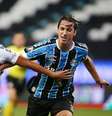 Com gol sofrido no fim, Santos empata com o Grêmio em Porto Alegre pela Libertadores  Foto: Diego Vara / Reuters