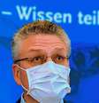 Lothar Wieler, presidente do Instituto Roberto Koch para doenças infecciosas, durante entrevista coletiva em Berlim
10/12/2020 Tobias Schwarz/Pool via REUTERS  Foto: Reuters