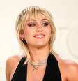 'Vamos acabar fazendo algo juntas', diz Miley Cyrus sobre Anitta  Foto: Reuters
