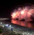 Multidão assiste queima de fogos na praia de Copacabana, no Rio de Janeiro
01/01/2020 REUTERS/Ueslei Marcelino  Foto: Reuters