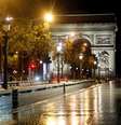 Avenida Champs-Elysees, em Paris, vazia durante toque de recolher
27/10/2020
REUTERS/Charles Platiau  Foto: Reuters