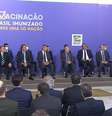 Sem máscara, o presidente Jair Bolsonaro e o ministro da Saúde, Eduardo Pazuello, participaram de evento de divulgação do plano na manhã desta quarta-feira, 16  Foto: Reprodução/Ministério da Saúde / Estadão