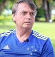 Presidente Jair Bolsonaro em entrevista ao canal do youtube de seu filho, Eduardo Bolsonaro, usando a camisa do Cruzeiro  Foto: Youtube / Reprodução / Estadão Conteúdo