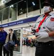 Pessoas com máscaras no aeroporto de Jorge Newbery, em Buenos Aires
20/03/2020 REUTERS/Agustín Marcarián  Foto: Reuters