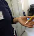 Enfermeira com seringa usada em ensaio clínico de vacina da Johnson & Johnson em Colina, no Chile
20/11/2020
REUTERS/Ivan Alvarado  Foto: Reuters