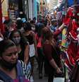 Pessoas se aglomeram em rua de comércio popular em São Paulo
21/12/2020
REUTERS/Amanda Perobelli  Foto: Reuters