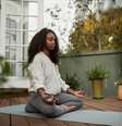 A posição adequada para meditar é a que a coluna esteja ereta e o corpo confortável  Foto: Goodboy Picture Company / iStock