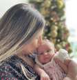 A jornalista Daiana Garbin com a filha Lua, fruto do relacionamento com o apresentador Tiago Leifert  Foto: Instagram/@garbindaiana / Estadão