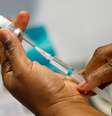 Enfermeira prepara dose da vacina da Pfizer-BioNTech contra Covid-19, em Bobigny, França
30/12/2020
REUTERS/Charles Platiau  Foto: Reuters