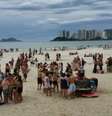Banhistas aglomerados em praia do Guarujá  Foto: Facebook / Reprodução / Estadão Conteúdo