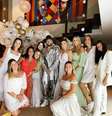 Neymar posa com amigas e namoradas de parças em festa da virada, em Mangaratiba (RJ)  Foto: Reprodução/Instagram 