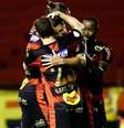 Jogadores do Sport comemoram o gol de Thiago Neves  Foto: Sport/Twitter / Estadão