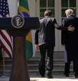 Bolsonaro e Trump se afastam de jornalistas após entrevista coletiva conjunta em Washington
19/03/2019
REUTERS/Kevin Lamarque  Foto: Reuters