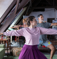 Maisa Silva como Vicenza e Eduardo Moscovis como Paco em Pai em Dobro  Foto: Suzanna Tierie/Netflix / Divulgação