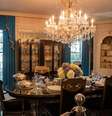Uma olhada na sala de jantar de Elvis dentro de sua casa em Memphis  Foto: Reuters