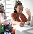 O Brasil possui pelo menos 4 milhões de jovens, com idade entre 15 e 24 anos, que trabalham e estudam concomitantemente  Foto: FG Trade / iStock