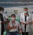 O infectologista do Instituto Nacional de Infectologia Evandro Chagas (INI/Fiocruz), Estevão Portela, foi o primeiro profissional de saúde a ser vacinado pelo imunizante.  Foto: Ricardo Moraes / Reuters