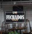 Placa de bar fechado na região da Vila Madalena, em São Paulo  Foto: Ronaldo Silva / Futura Press
