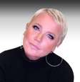 Na mesma entrevista à revista ‘Veja’, Xuxa disse que seria “duas ou três vezes mais rica” se não tivesse sido “enganada e roubada” por pessoas próximas  Foto: Reprodução