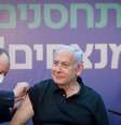 Primeiro-ministro de Israel, Benjamin Netanyahu, recebe vacina contra Covid-19 
09/01/2021
Miriam Elster/Pool via REUTERS  Foto: Reuters