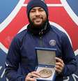 Neymar coleciona títulos, medalhas, gols e uma vida repleta de polêmicas e confusões  Foto: PSG/Divulgação / Estadão Conteúdo