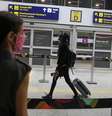 Passageira no aeroporto do Galeão, no Rio de Janeiro
21/12/2020 REUTERS/Pilar Olivares  Foto: Reuters