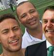 Neymar e Neymar pai fazem questão de manter boa relação com o presidente Jair Bolsonaro  Foto: Reprodução
