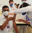 Profissional de saúde recebe dose da CoronaVac, no Hospital das Clínicas, em São Paulo
18/01/2021
REUTERS/Amanda Perobelli  Foto: Reuters