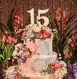 1. Linda inspiração de bolo para festa de 15 anos todo decorado com flores – Foto: Pinterest  Foto: Viva Decora