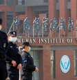 Guarda do lado de fora do Instituto de Virologia de Wuhan
03/02/2021 REUTERS/Thomas Peter  Foto: Reuters