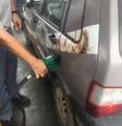 Carro sendo abastecido em posto de gasolina em Cuiabá, no Brasil
REUTERS/Marcelo Teixeira  Foto: Reuters