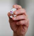 Frasco de vacina Oxford/AstraZeneca contra Covid-19 em Basingstoke, no Reino Unido
04/02/2021 REUTERS/Peter Cziborra  Foto: Reuters