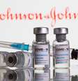 Frascos rotulados como de vacina contra Covid-19 em frente ao logo da Johnson & Johnson em foto de ilustração
09/02/2021 REUTERS/Dado Ruvic  Foto: Reuters