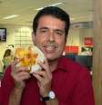 Quem quer pão: André Trigueiro atiça o paladar do telespectador do ‘Em Pauta’  Foto: Reprodução