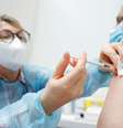 Adaptar vacina para novas variantes deve levar dois meses, dizem especialistas  Foto: Sarah Meyssonnier / Reuters