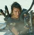 Em Monster Hunter, a Tenente Artemis (Milla Jovovich) e seu esquadrão de elite são transportados para o Novo Mundo  Foto: Divulgação/Sony Picures