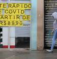 Mulher caminha por rua vazia em São Paulo
06/03/2021
REUTERS/Carla Carniel  Foto: Reuters