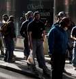 Trabalhadores de construção na cidade de Nova York fazem fila para tirar temperatura antes de retorno ao trabalho
10/11/2020
REUTERS/Carlo Allegri/File Photo/File Photo  Foto: Reuters