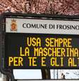Aviso sobre uso de máscara em cidade italiana de Frosinone
11/03;2021
REUTERS/Yara Nardi  Foto: Reuters