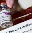 Recipiente com doses de vacina da AstraZeneca
16/03/2021
REUTERS/Hannibal Hanschke  Foto: Reuters