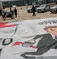 Cinco manifestantes foram detidos após estender faixa de "Bolsonaro genocida" em frente ao Planalto  Foto: DW / Deutsche Welle